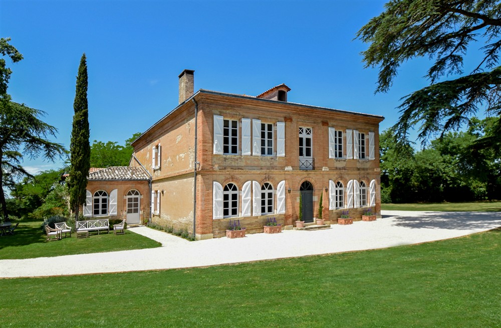 Chateau Les Deux Cygnes at Chateau Les Deux Cygnes in Glatens, France