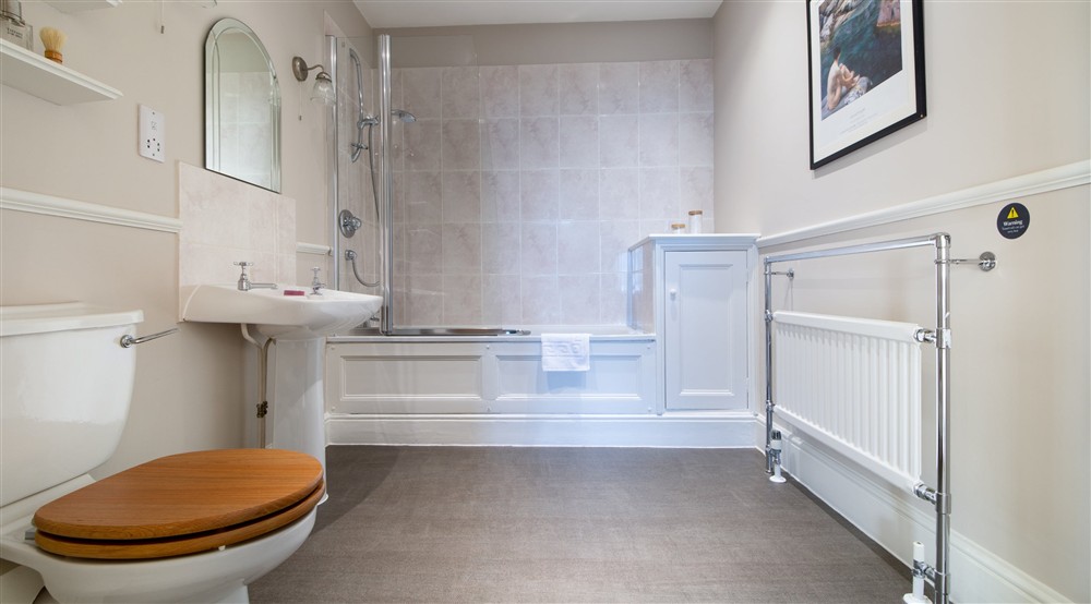 The en-suite bathroom at Chatham in Falmouth, Cornwall
