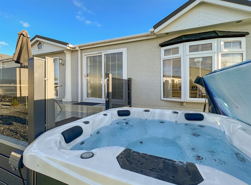 Hot tub at Chatsworth 4 in St Andrews, Fife