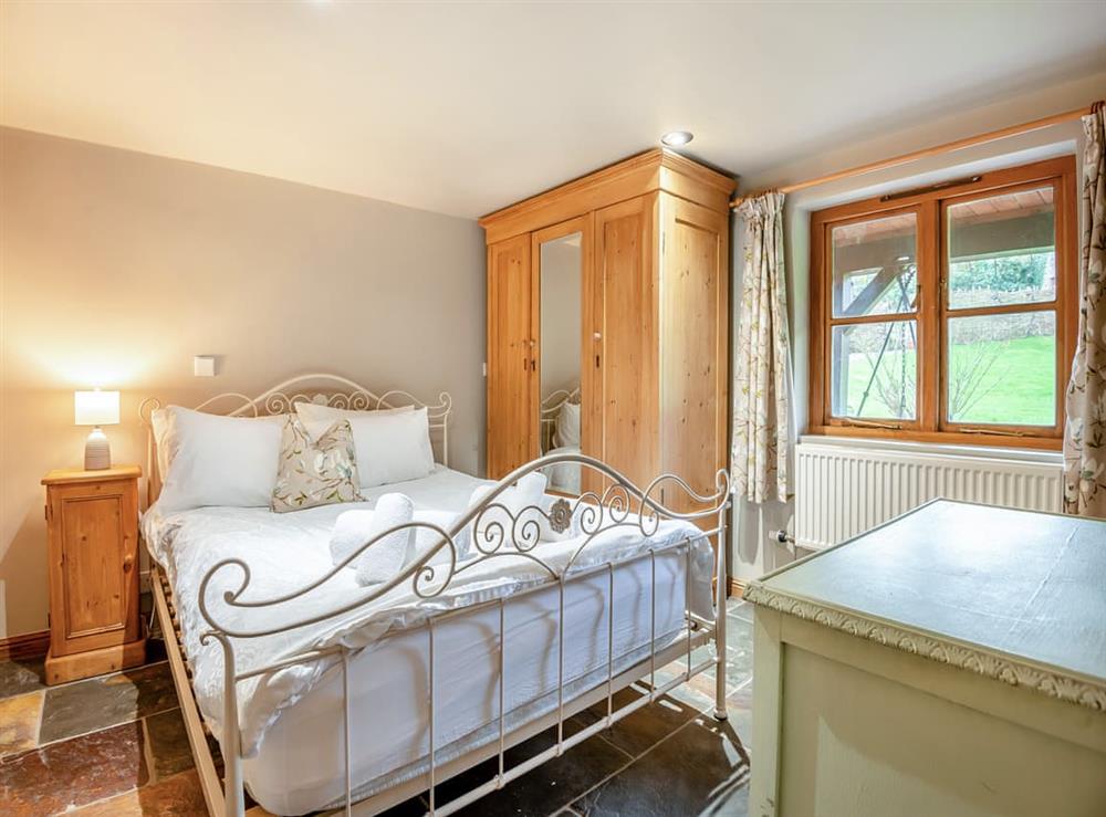 Double bedroom at Chaxhill Barn in Westbury-on-Severn, Gloucestershire