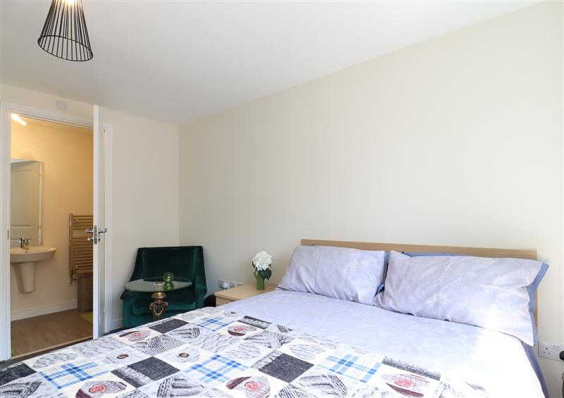 A bedroom in Cheerful Townhouse at Cheerful Townhouse, Sittingbourne