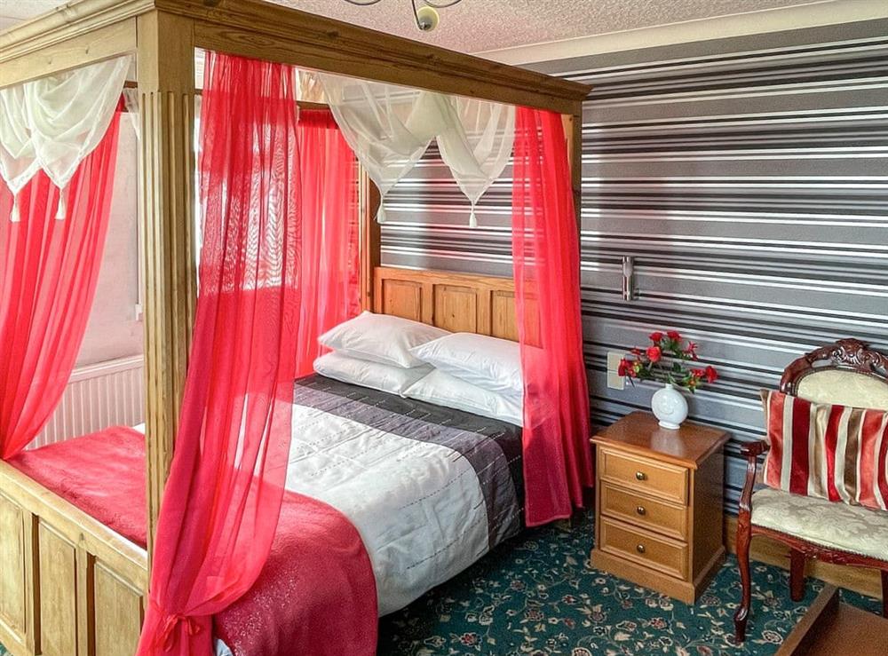 Four Poster bedroom (photo 4) at Cherry Blossom Inn in Blackpool, Lancashire
