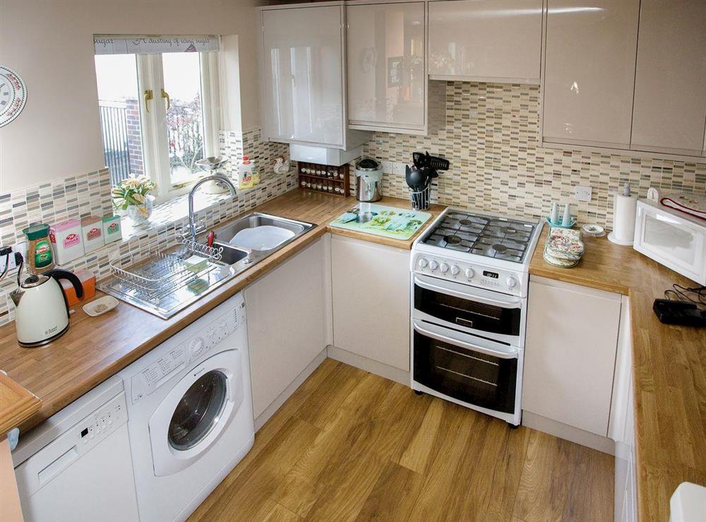 Lovely fitted kitchen at Cherry Tree Cottage in Bovey Tracey, Devon