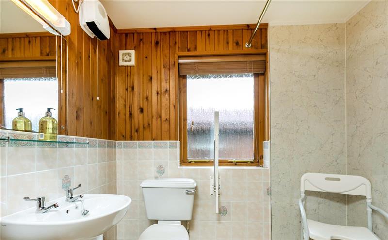 The bathroom at Cherry Tree Lodge, Minehead