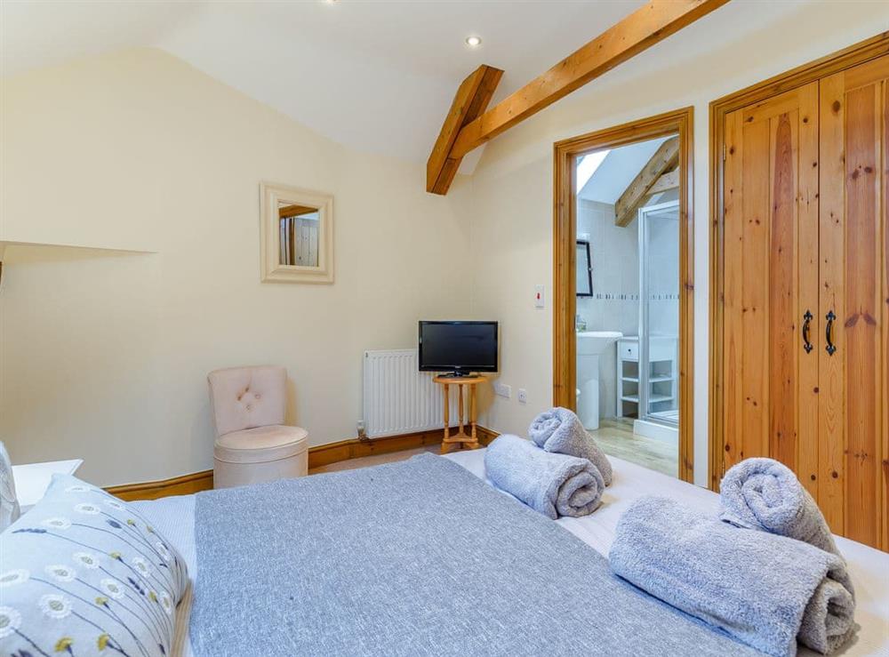 Double bedroom (photo 2) at Cherrycombe Barn in Luton, Devon