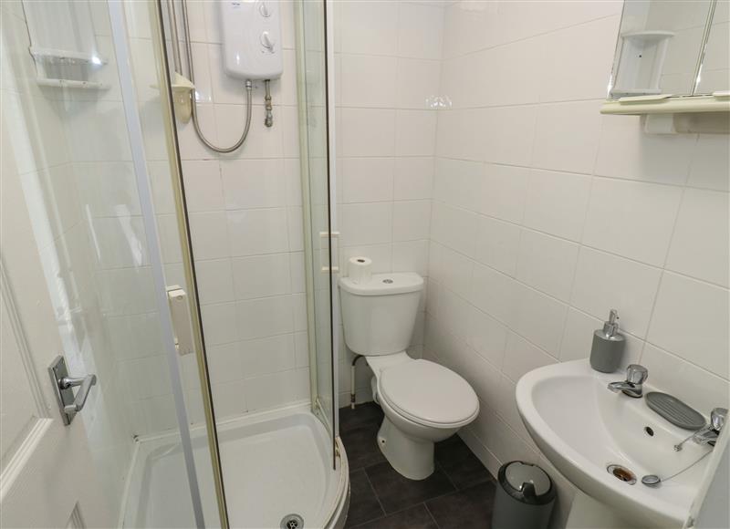 The bathroom (photo 2) at Cheshire House, Castleton