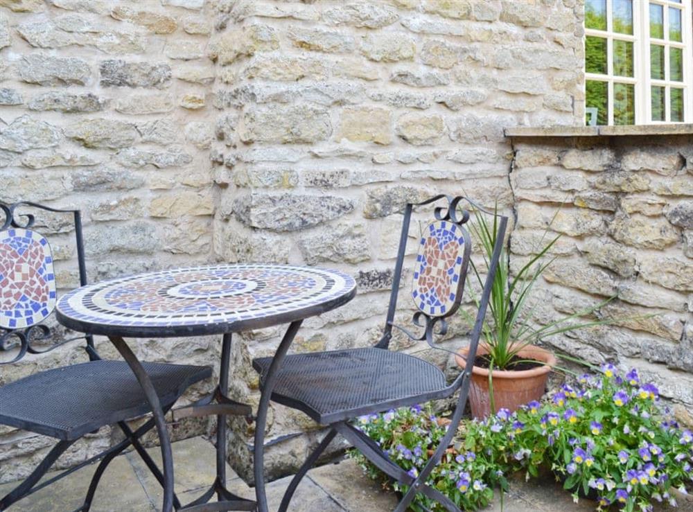 Sitting-out-area at Chestnut  Cottage in Ebberston, near Scarborough, North Yorkshire