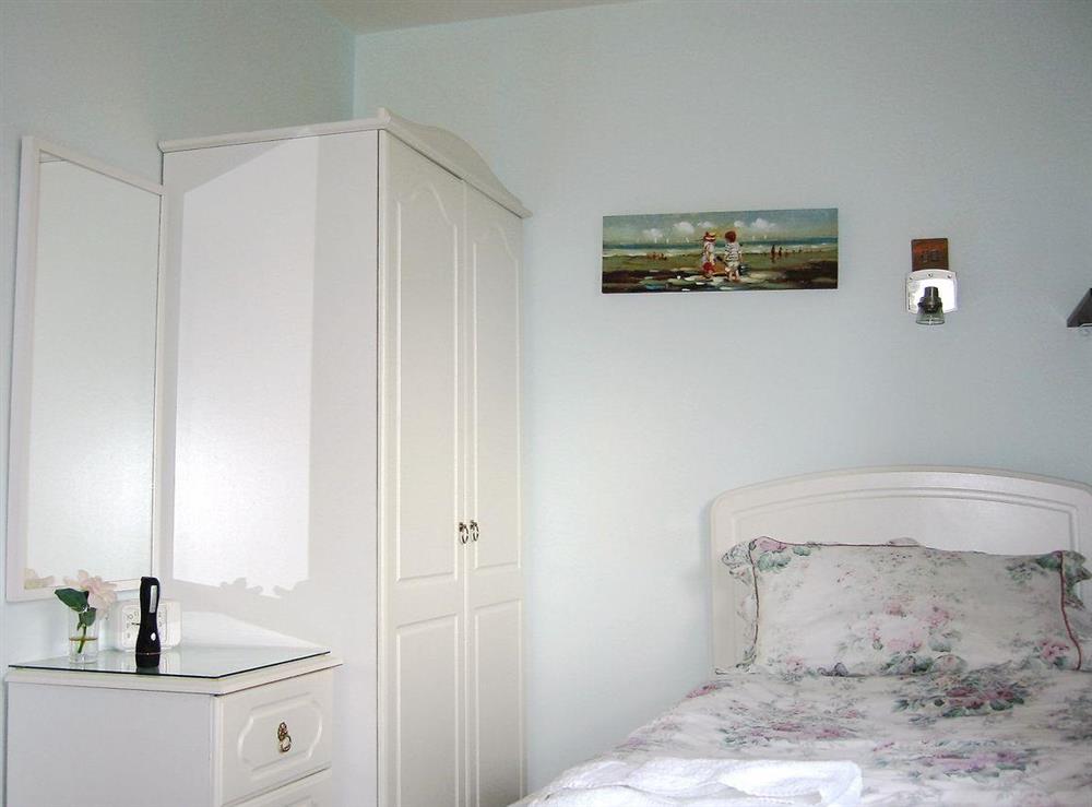 Twin bedroom at Chestnut Cottage in Old Brampton, near Bakewell, Derbyshire
