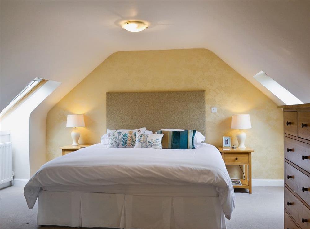 Superkingsize or twin en-suite bedroom at Chestnut Cottage in Prestwick, Ayrshire