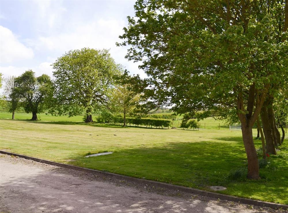Shared facilities – Beautiful garden areas at Binbrook House Mews, 