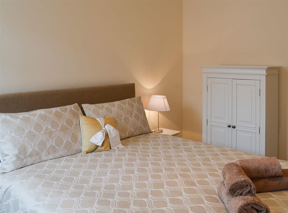 Lovely and welcoming double bedroom at Chestnut Farm Mews, 