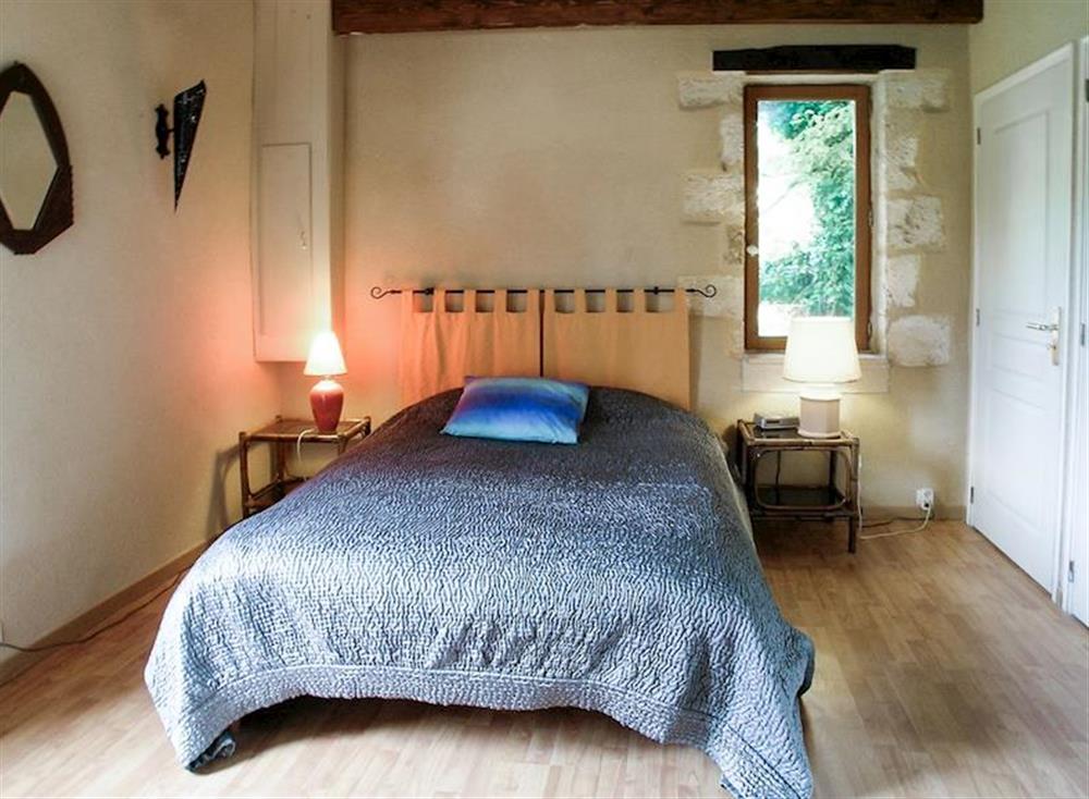 Double bedroom (photo 3) at Chez John in Cause-de-Clérans, near Lalinde, Dordogne, France