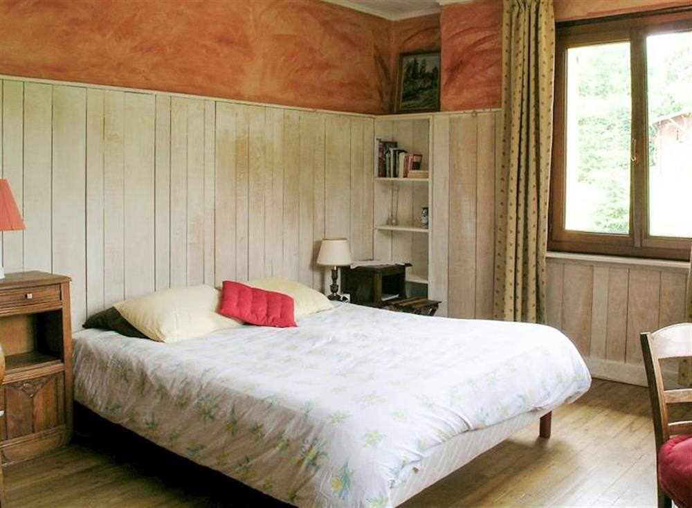 Double bedroom at Chez John in Cause-de-Clérans, near Lalinde, Dordogne, France