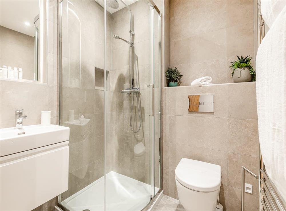 Shower room at Chi An Mor in Carlyon Bay, near Saint Austell, Cornwall