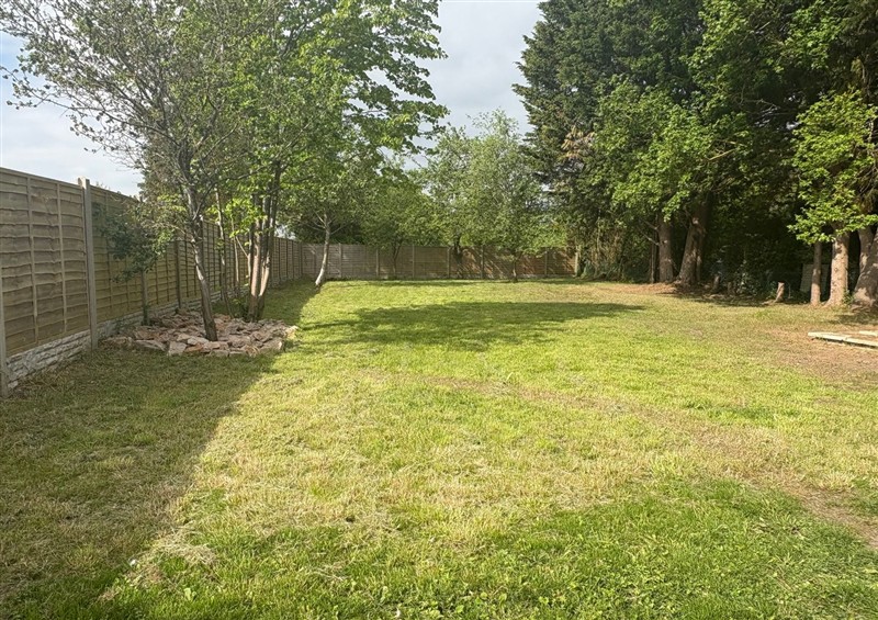 Enjoy the garden at Chillon, South Littleton near Honeybourne