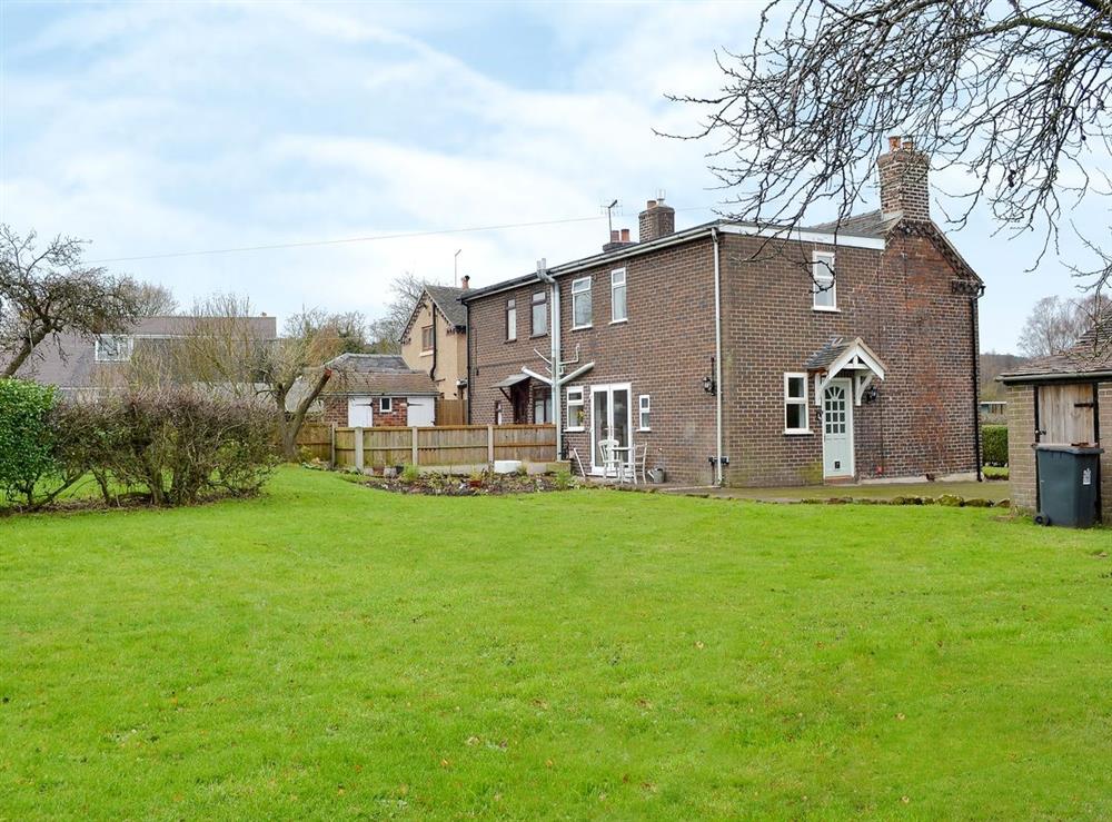 Chorlton Moss Cottage in Baldwins Gate, near NewcastleunderLyme