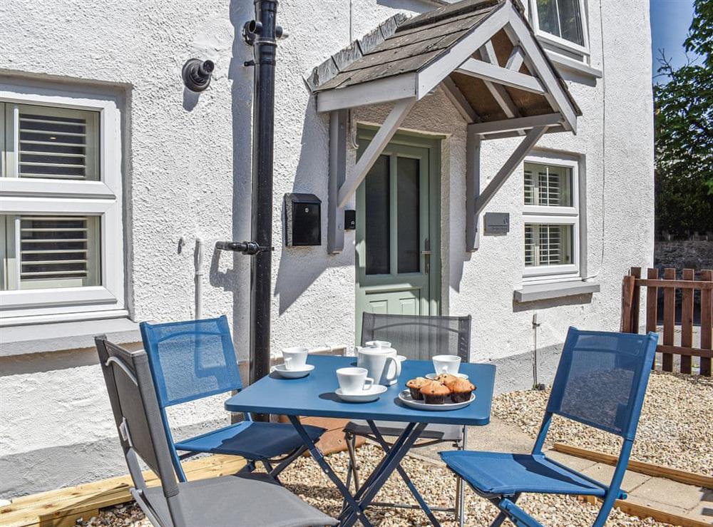 Sitting-out-area at Chuckle Cottage in Braunton, Devon