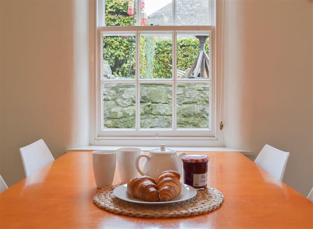 Lovely dining area with garden view at Church Cottage in Bakewell, Derbyshire