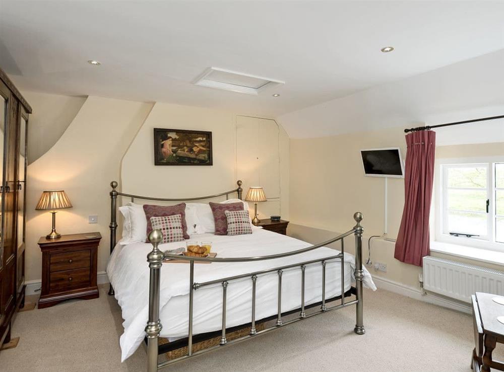Spacious double bedroom at Church Cottage in Denford, near Thrapston, Northamptonshire