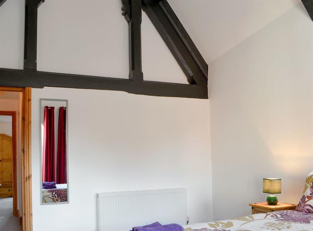 Double bedroom with high vaulted ceiling at Psalm Cottage, 