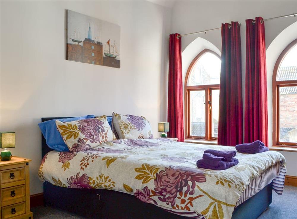 Light and airy double bedroom at Psalm Cottage, 