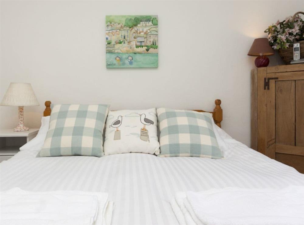 Bedroom with kingsize bed (photo 2) at Church Street 17 in Salcombe, Devon