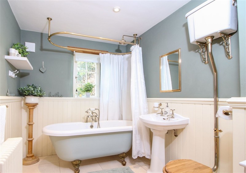 Bathroom at Church Thatch, Abbotskerswell