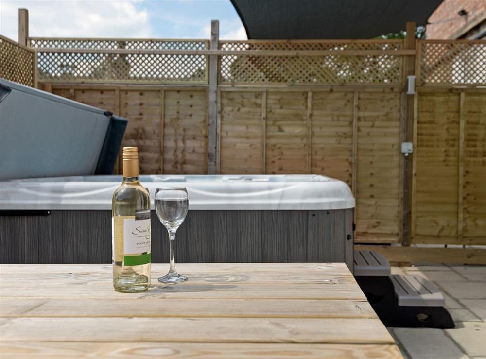 Private hot tub for 6 at Church View in Wainfleet St. Mary, near Skegness, Lincolnshire