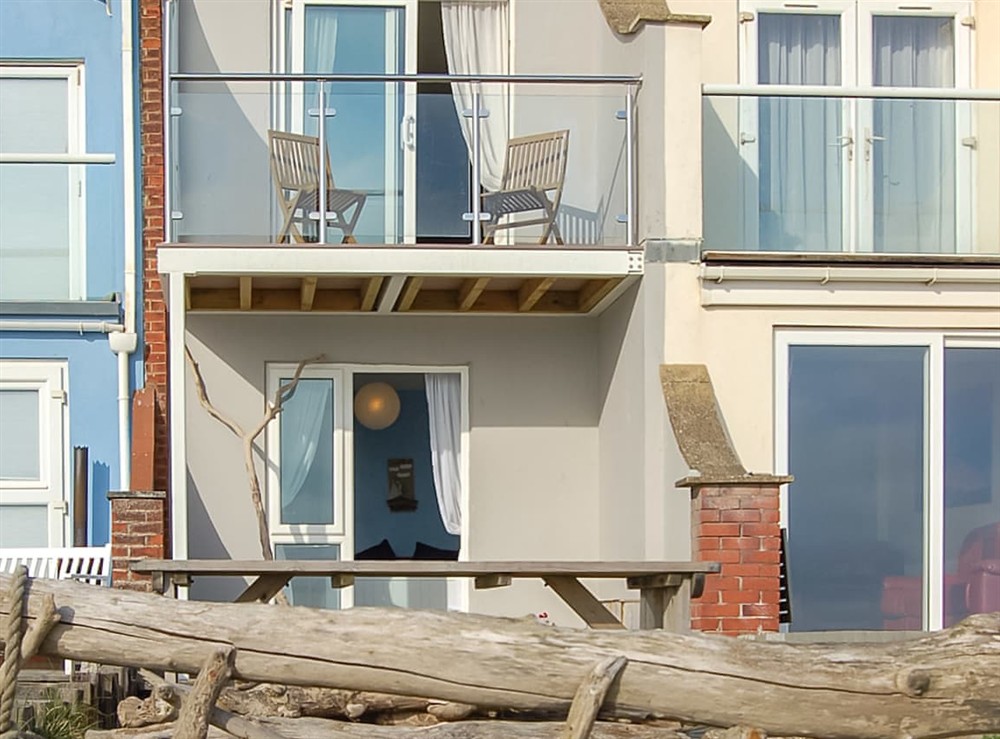 Exterior at Chwerthin Y Mor Beach House in Aberdovey, Gwynedd