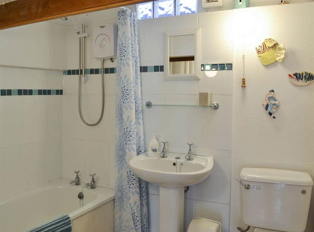 Bathroom at Chy-An-Ky-Bras in Porthallow, near St Keverne, Cornwall