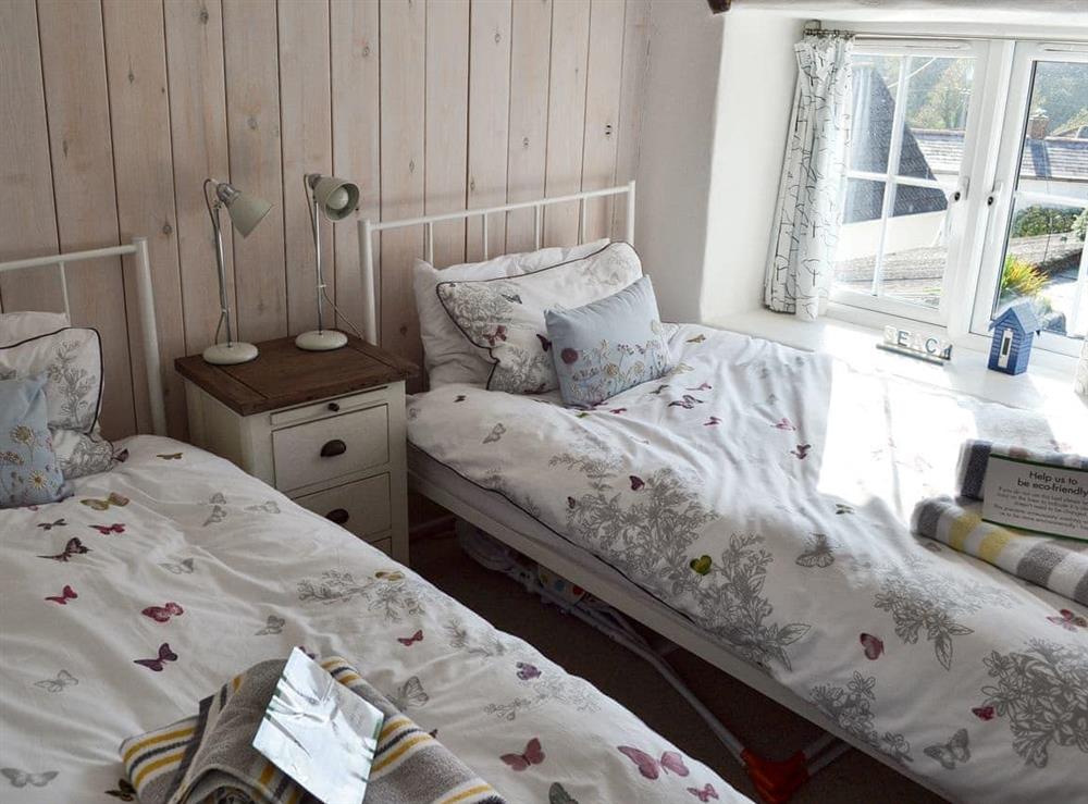 Twin bedroom at Chy-An-Ky-Bras in Porthallow, near St Keverne, Cornwall