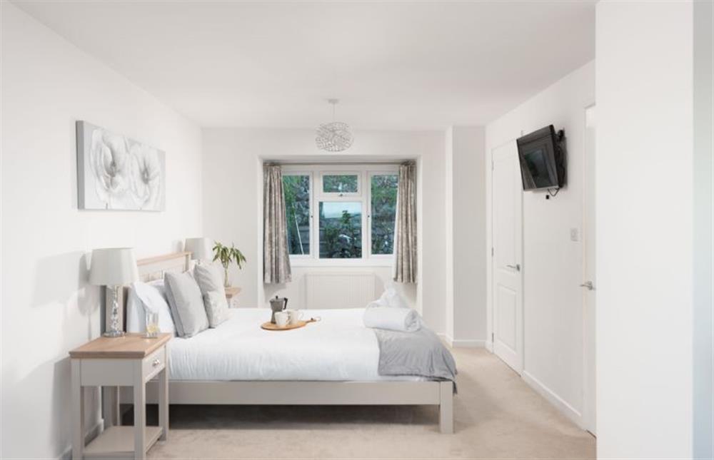 Comfortable bedroom and finished with luxury linens (photo 4) at Chy an Mor, Coverack