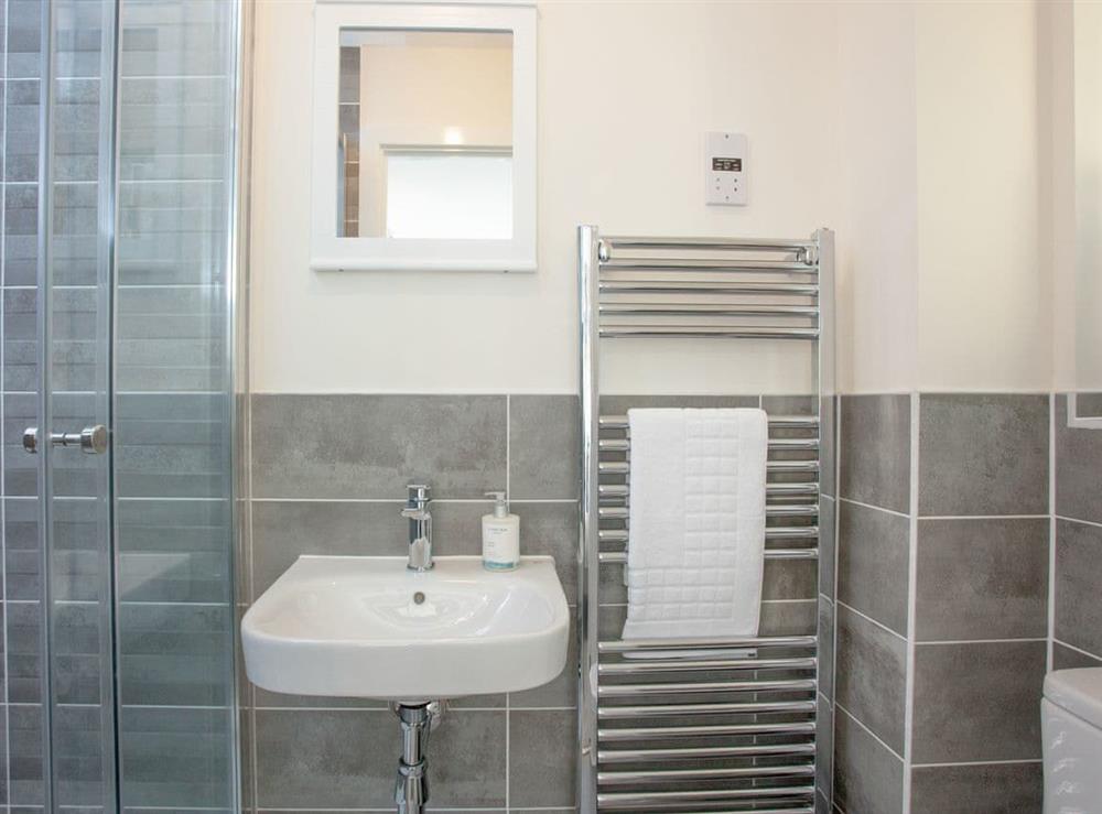 En-suite at Chy an Mor in Falmouth, Cornwall
