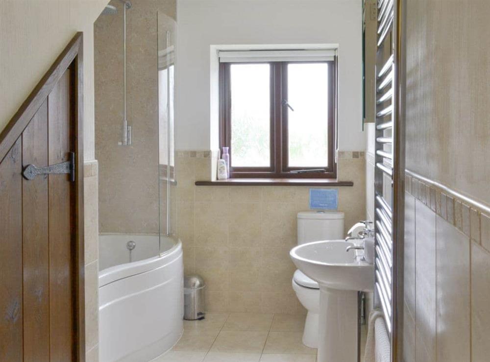 Family bathroom with shower over bath at Cider Barn in Poundstock, Bude, Cornwall