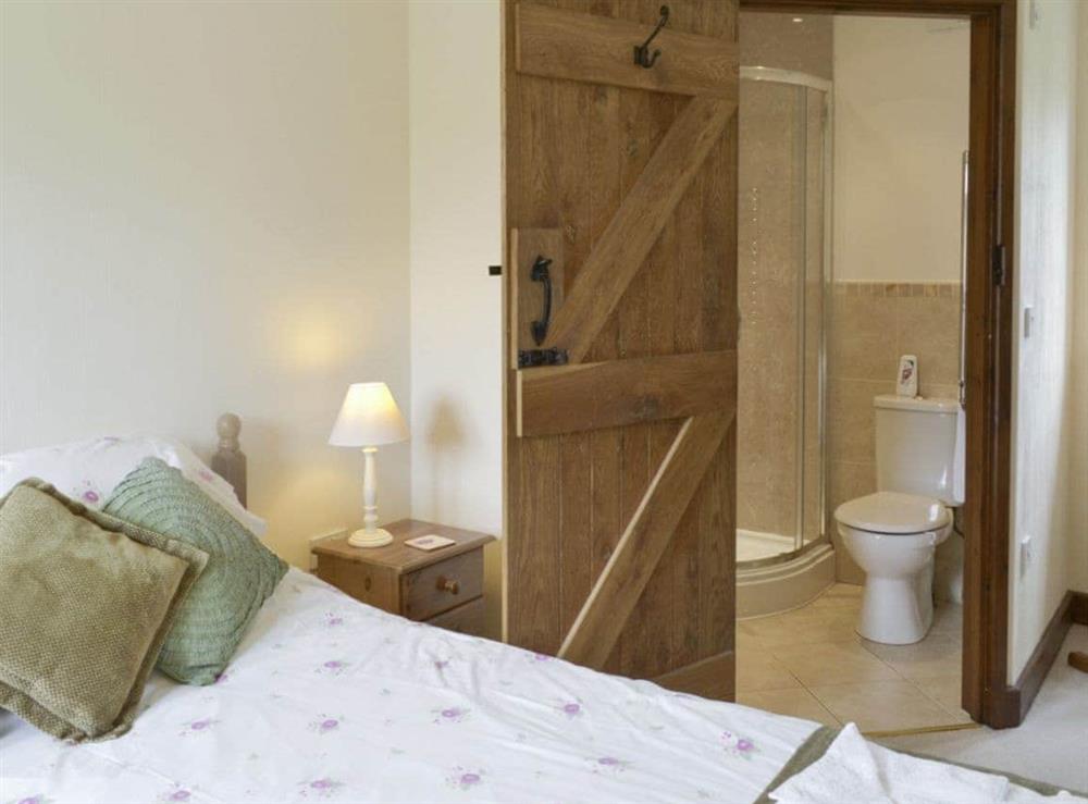 Master bedroom with en-suite at Cider Barn in Poundstock, Bude, Cornwall