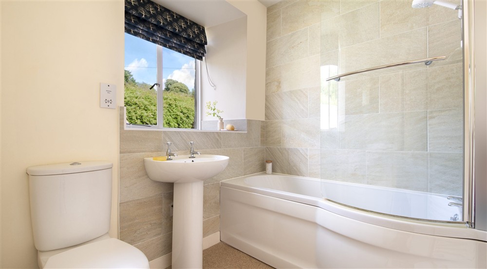 The bathroom at Cider Cottage in Yelverton, Devon