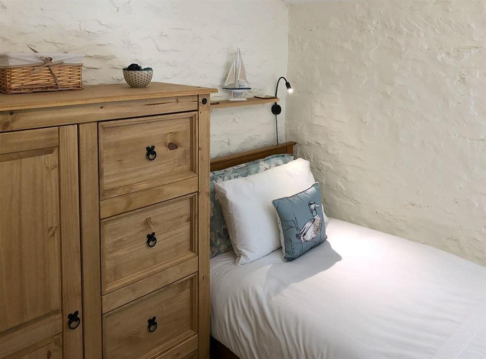 Twin bedroom (photo 3) at Cider Press in Fowey, Cornwall