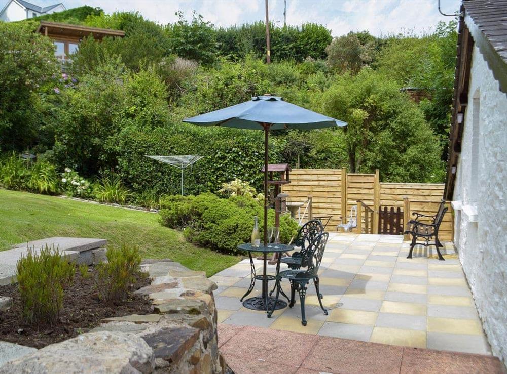 Sitting-out-area at Clam Cottage in Amroth, near Saundersfoot, Dyfed