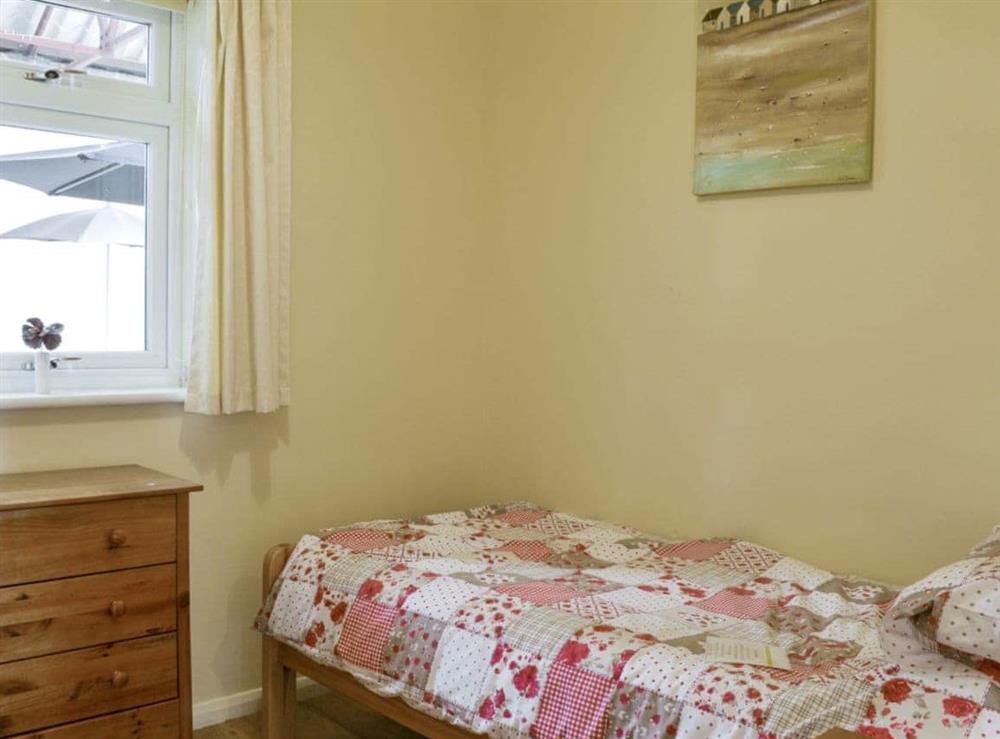 Peaceful single bedroom at Cowslip Cottage, 