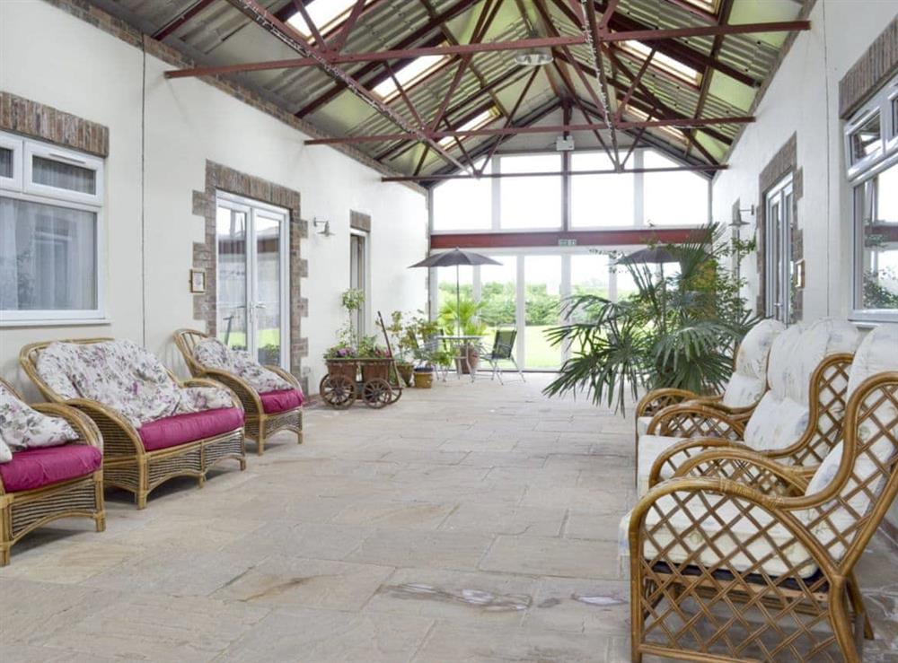 Central atrium with shared patio areas at Snowdrop Cottage, 