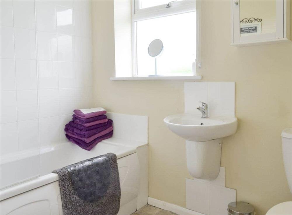 Family bathroom with shower over bath at Snowdrop Cottage, 