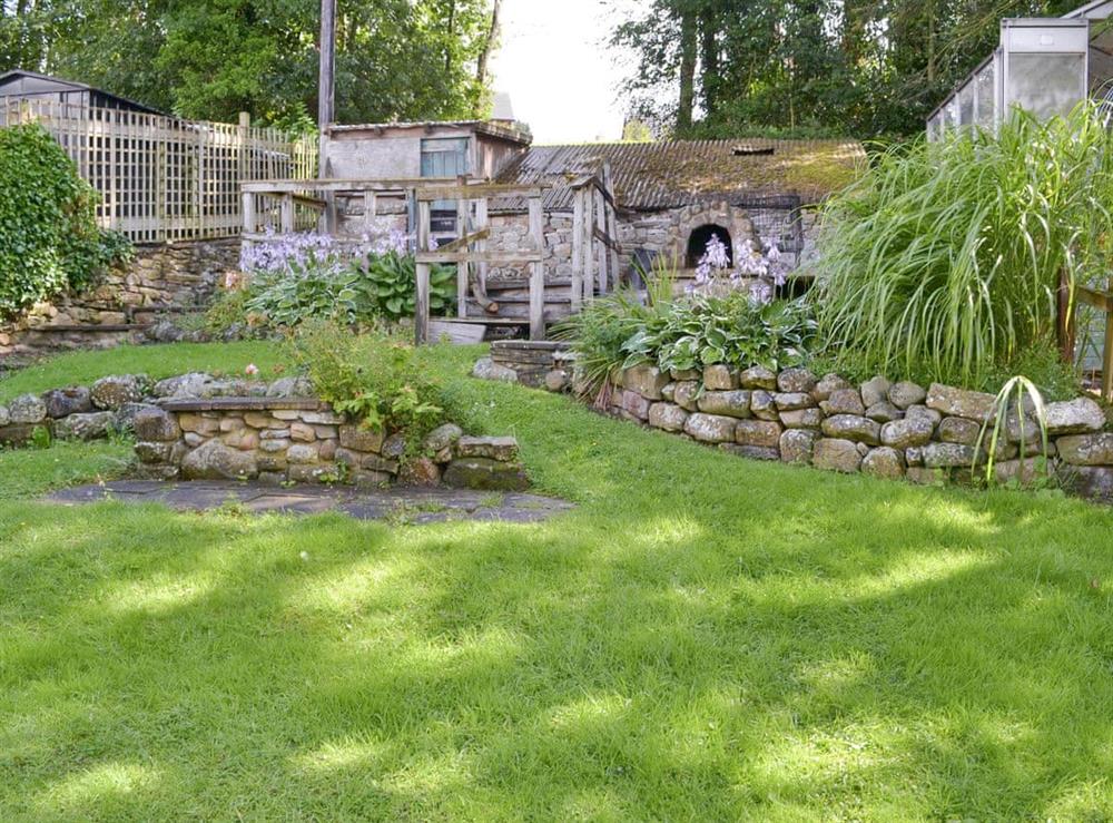 Well-maintained garden at Clarence Cottage in Appleby-in-Westmorland, Cumbria