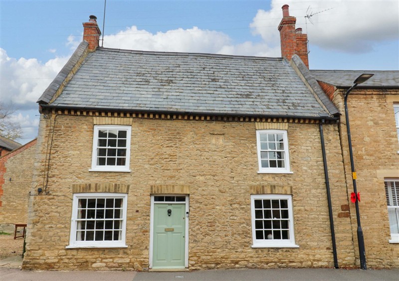 Outside at Clares Cottage, Harrold