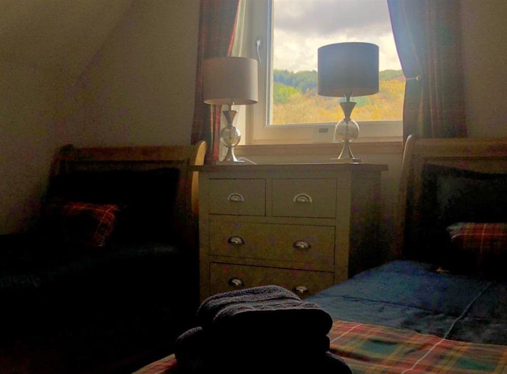 Twin bedroom at Clarinnes Cottage in Rowardennan, Lanarkshire