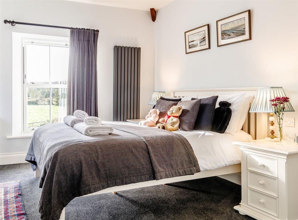Double bedroom (photo 6) at Claysun House in Lydney, Gloucestershire