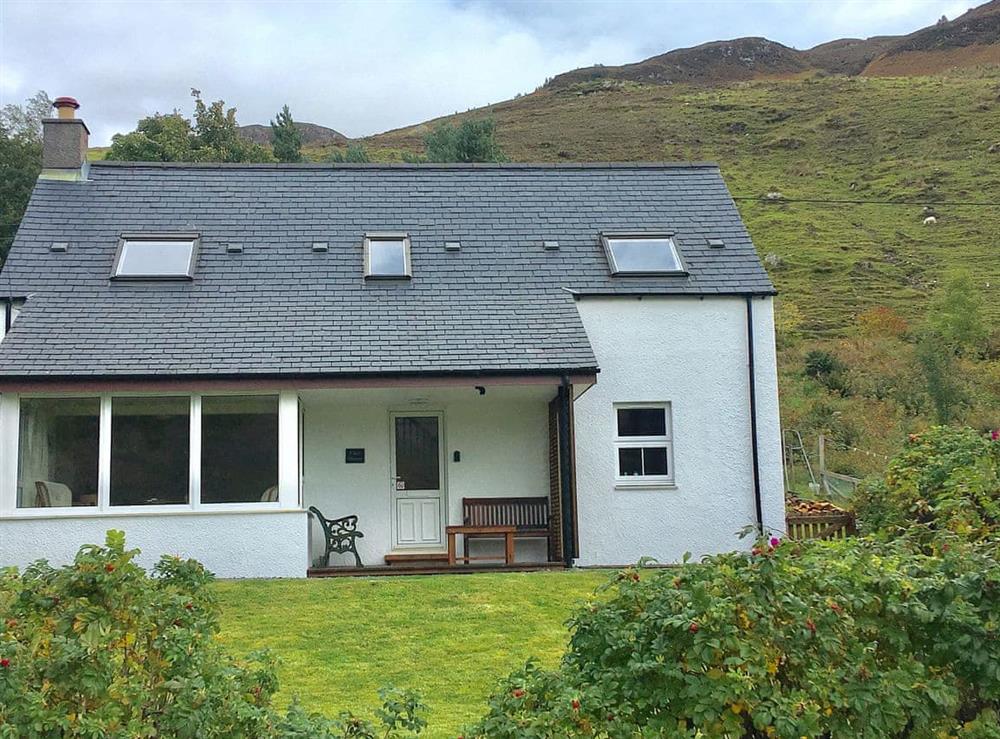 Delightful holiday accommodation at Clear Waters in Dornie, near Kyle of Lochalsh, Highlands, Ross-Shire