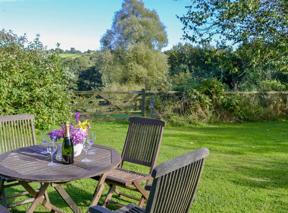 Relaxing sitting out area at Clematis Cottage in Derriton, near Holsworthy, Devon