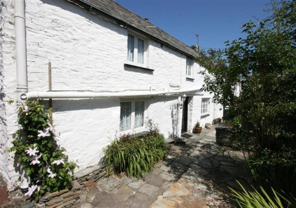 Exterior of cottage and patio at Clematis Cottage in Tintagel
