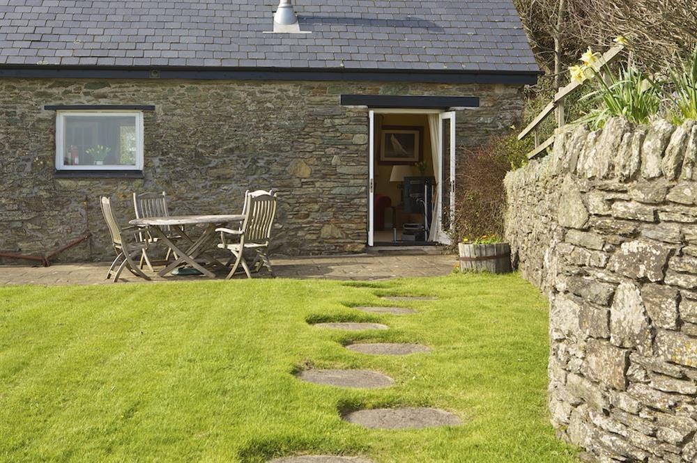 Private enclosed garden at Clementine Cottage in Malborough, Nr Salcombe