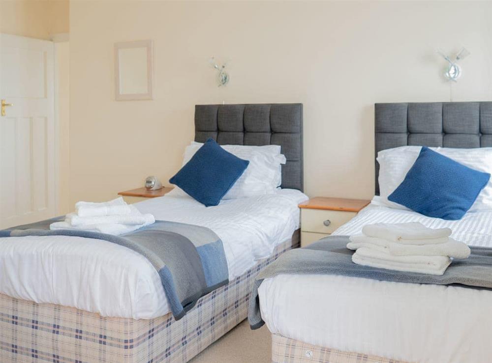 Cosy twin bedroom at Cliff Cottage in Brixham, Devon